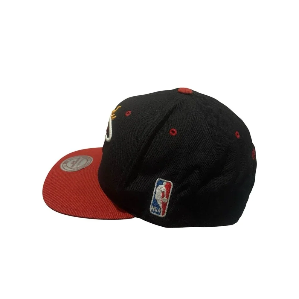 Mitchell & Ness Miami Heat 2-Tone Black/Red Adjustable Snapback